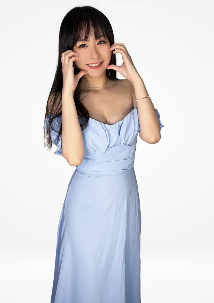 現在就來17LIVE跟小涵兒聊天唱歌吧！