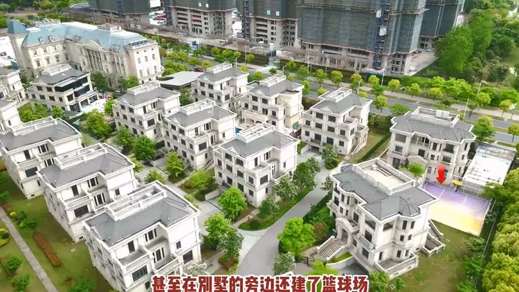 劉畊宏在別墅旁蓋了籃球場。翻攝果凍是隻可愛喵微博