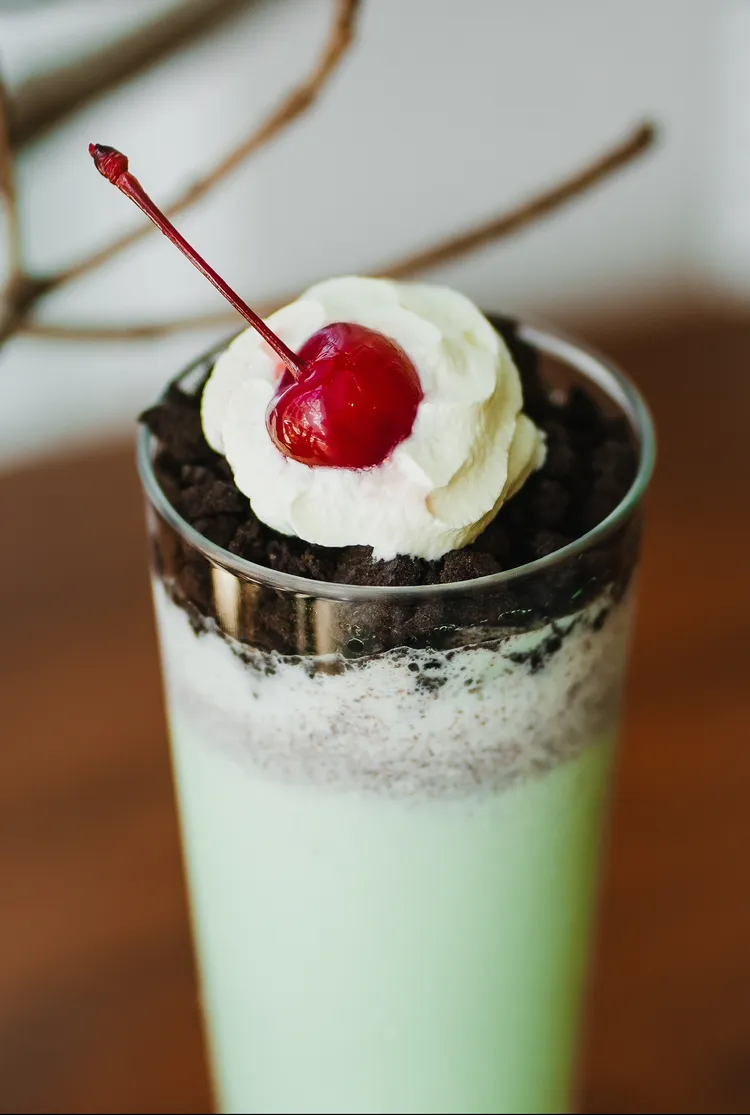 「become」製作出涼感十足的「薄荷巧克力 OREO 奶昔」。業者提供