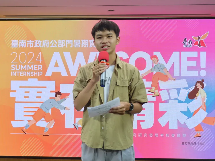 全程以台語主持的臺南大學二年級學生陳煒翰。台南市政府提供