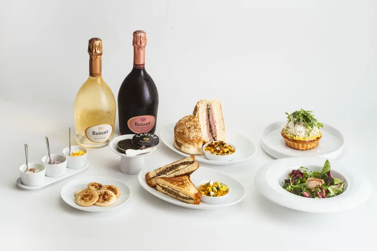 鹹食與香檳飲品。品牌提供