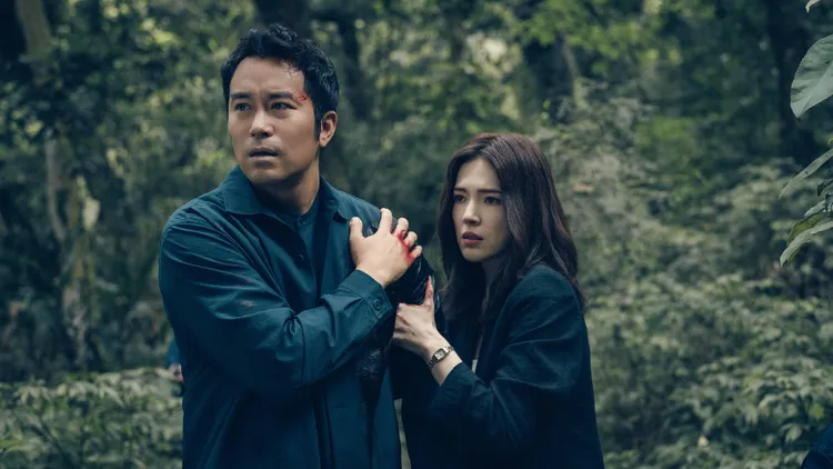 張孝全（左）《誰是被害者：第2季》遭黑化蘇慧倫綁架質問、試圖虐殺，坦言情緒累積到最高點。Netflix提供