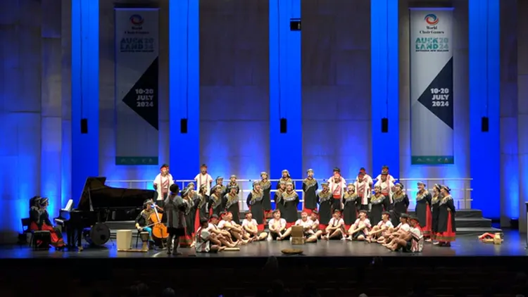 寶來國中合唱團紐西蘭第13屆世界合唱大賽榮獲金牌。翻攝畫面