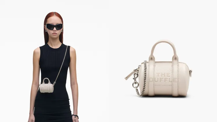 Marc Jacobs 雲朵白皮革The Duffle袖珍圓筒包，7290元。品牌提供