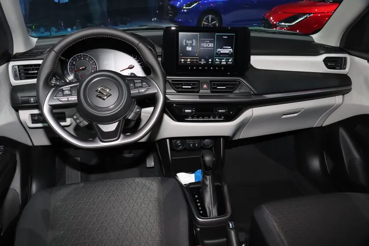 內裝運用Two-tone配色，時尚3D紋理設計與磨砂鍍層的塗裝提升層次與質感，並搭配懸浮式9吋中控螢幕。林浩昇攝