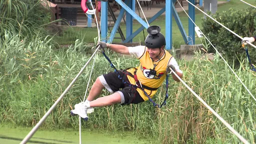 張立東玩遊戲腿軟慘摔 花花作弊遭眾人吐槽