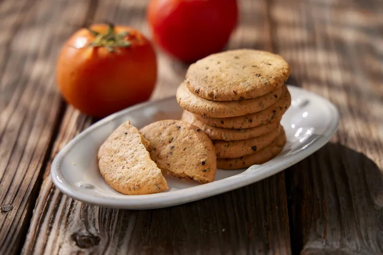 四款全新風味及復刻經典口味限定登場，圖為法式羅勒番茄。業者提供