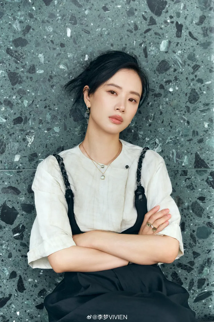 李夢時裝長這樣。翻攝李夢微博