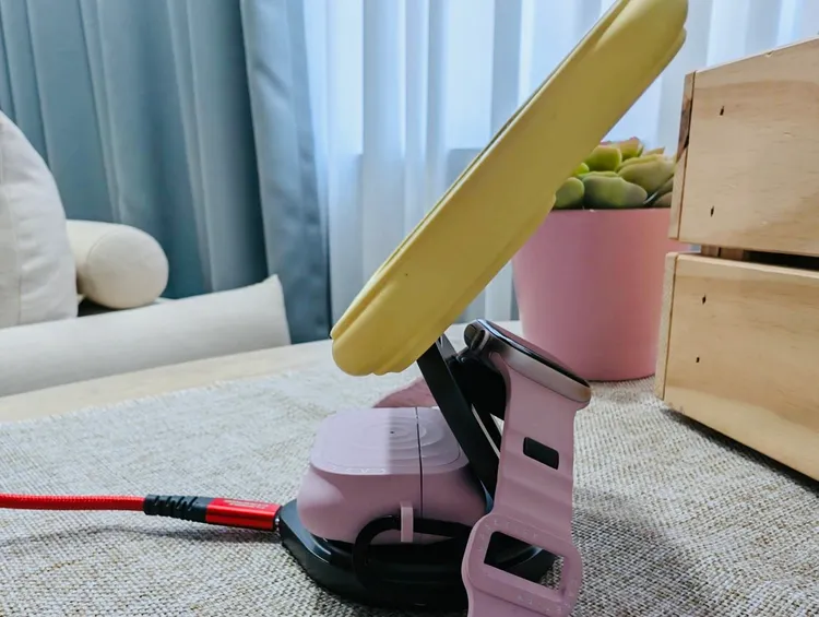 下方底盤可以360度旋轉。趙筱文 攝。