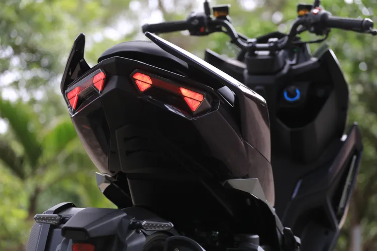 原廠形容尾燈及亮起的剎車燈號，就猶如龍吐息時的火光，實際上就是有著更講究的LED導光源手法、看來更具質感。林浩昇攝