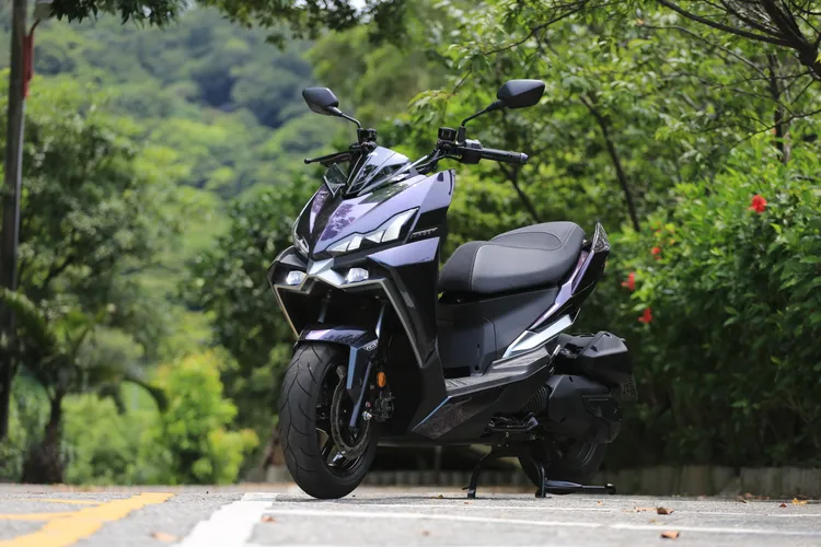 這次DRGBT的改款，SYM也傾聽了過去車主的聲音，在整體騎乘姿態及便利性部分有著不小調整。林浩昇攝