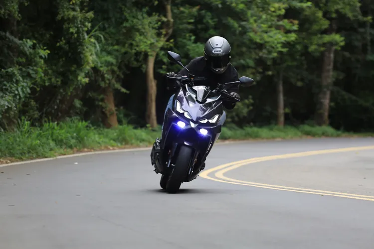 此次DRGBT懸吊設定未有顯著更動，但由於騎士騎姿、座墊設計的改變，讓操駕過程中能夠進一步施展。林浩昇攝