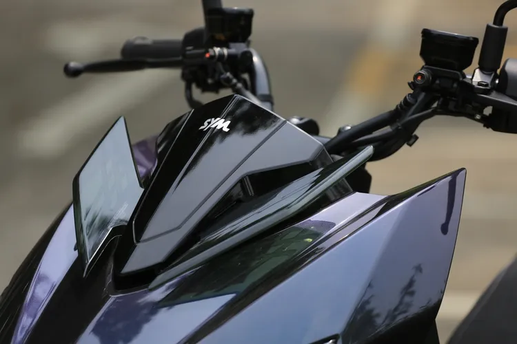 「龍犄角」元素的定風翼，確實讓車頭層次感更為精彩。林浩昇攝