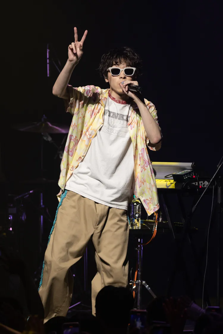 imase秀台語「打給厚」打招呼。COME ON JKSSP提供