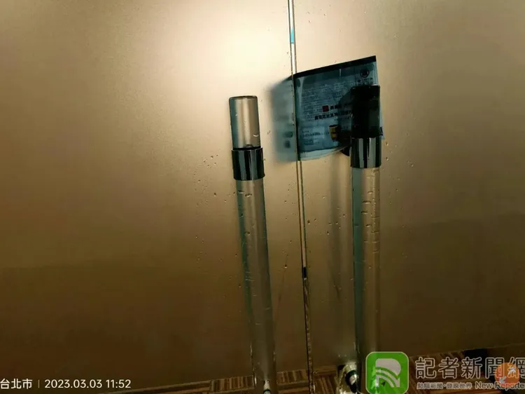 田山盛國前往日經位於北市辦公室潑尿。翻攝自記者爆料網