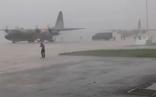 史上最大疏運！國軍6架C-130運輸機「大象走路」冒雨搶運上千人