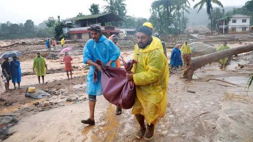 印度暴雨引發致命土石流　156人罹難百人受困