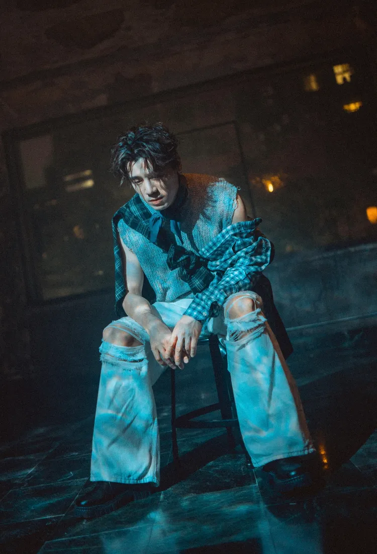 邱志宇為了存單曲基金到處打工。邱志宇提供