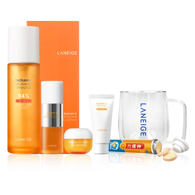 蘭芝x力度伸維C發光淡斑組，包含150ml維他命C淨膚煥顏精露、60片柔膚雙機能化妝棉片、30g維他命C淨膚煥白雙精萃、10ml維他命C淨膚霜、20ml維他命C淨膚防曬乳、15錠力度伸維C發泡錠、蘭芝透明玻璃杯，3430元。品牌提供