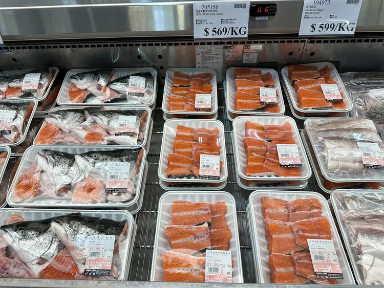 鮭魚尾回歸開賣，各種部位可以選擇。翻攝自「Costco好市多 商品經驗老實說」