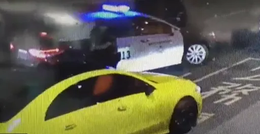 桃機槍響！租賃車拒檢撞警車　航警開13槍駕駛脫逃