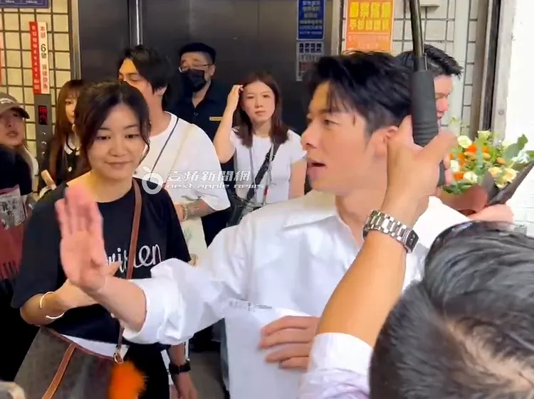 許光漢對粉絲很公平，前後粉絲都有照顧到。特勤中心攝