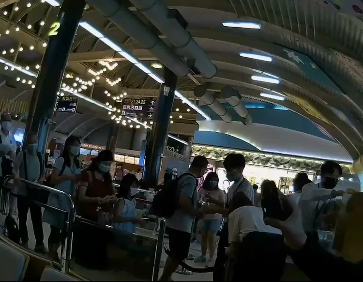 乘客亂開玩笑，害全機託運行李卸下重新安檢。翻攝畫面