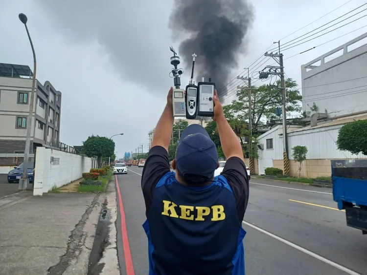 環保局人員前往監測。環保局提供