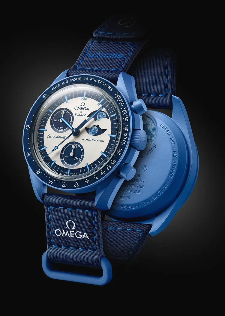 整只錶款運用由淺到深的各種藍色色調呈現。品牌提供