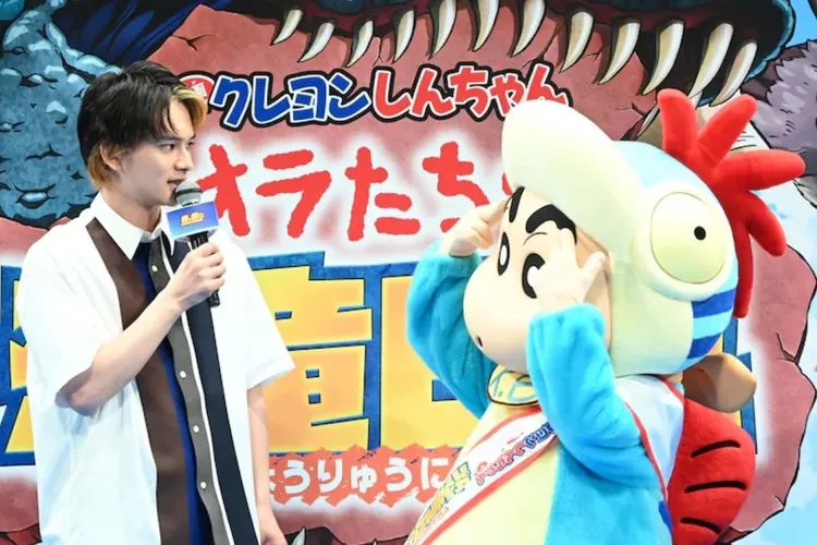 北村匠海（左）表示從小就是《蠟筆小新》的鐵粉。翻攝日本雅虎