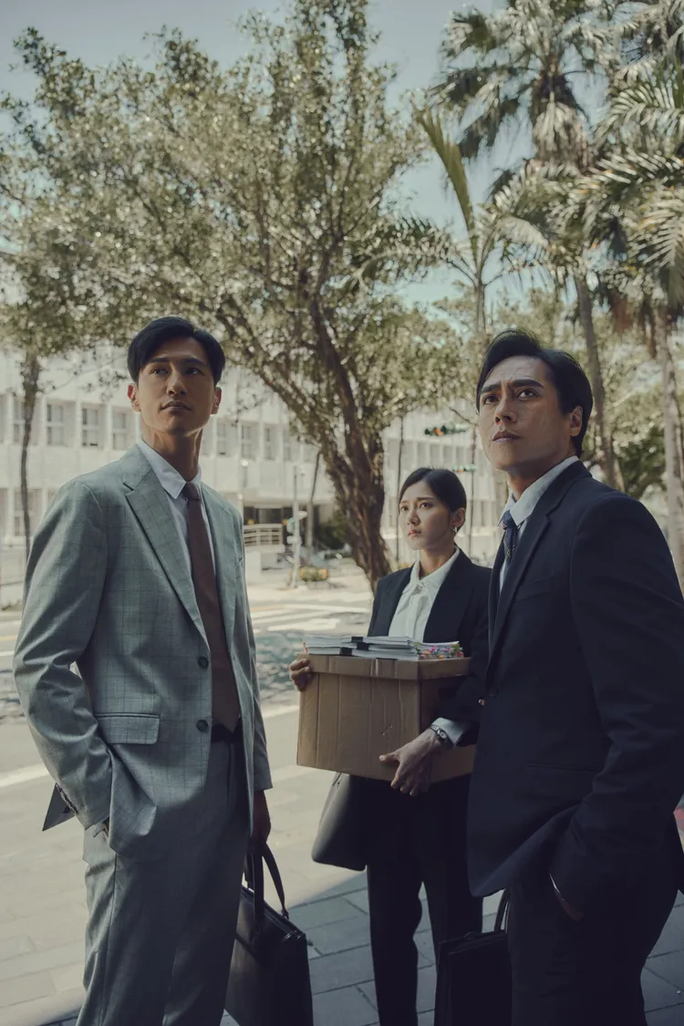 莊凱勛（右起）、蔡黃汝、鍾承翰同一陣線。華視提供