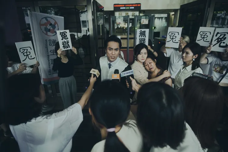 莊凱勛飾演人權律師。華視提供