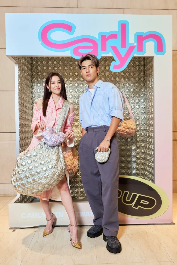 邵雨薇（左）、陳昊森替CARLYN台中快閃店站台。品牌提供