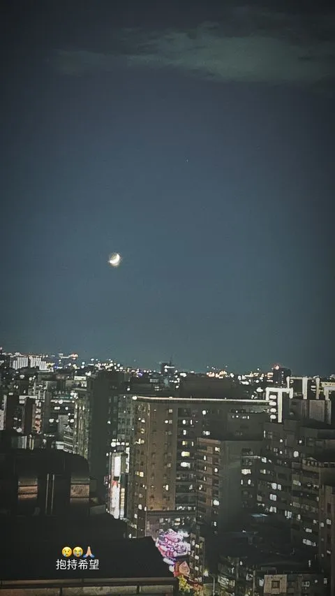 林書豪限動po出半月照。  翻攝Jlin7   IG