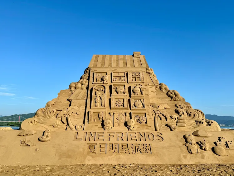 福隆沙雕季「LINE FRIENDS 夏日明星派對」。業者提供