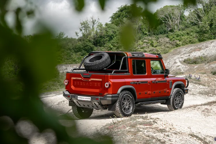 Grenadier Shortermaster為Grenadier Quartermaster皮卡短軸距版本 ，由INEOS Automotive位於法國Hambach製造廠之工程團隊所創建。原廠照片