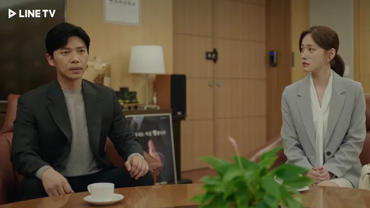 池承炫（左）劇中與張娜拉的秘書韓材利有染。LINE TV提供
