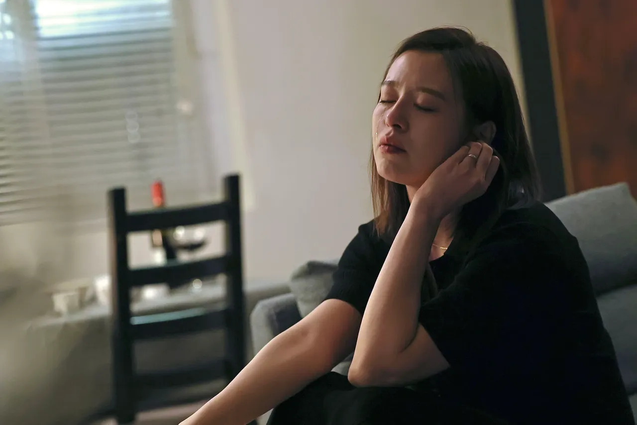 刘品言哭得令人心疼。环球音乐提供