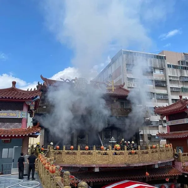 新興宮3樓凌霄寶殿被燒毀。翻攝臉書「斗六人社交圈」