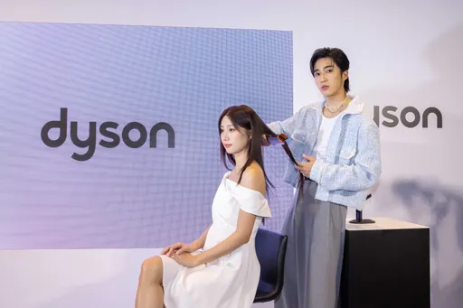 Dyson推出二合一吹风直发器 Dyson美发科技体验店限时展开