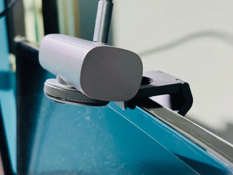 只要將鏡頭向下，就會切換Show Mode智慧閱讀模式。趙筱文 攝。