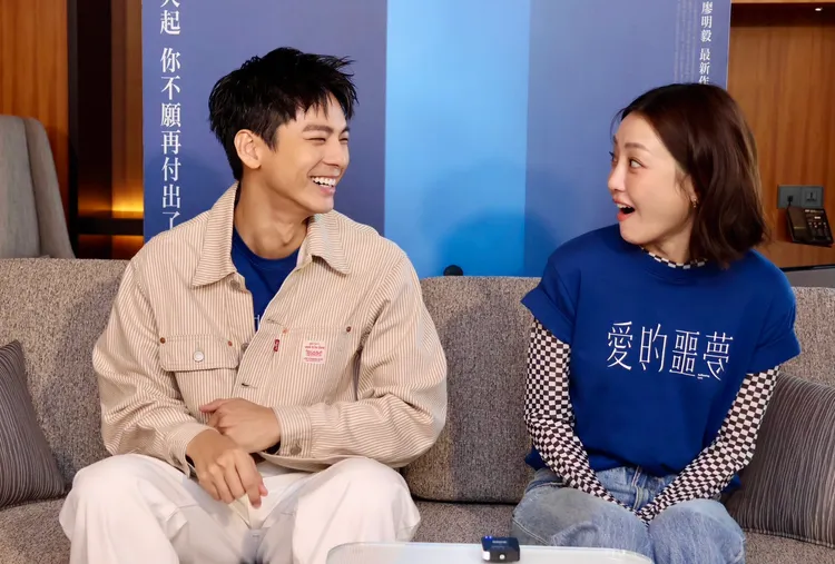 林柏宏（左）、謝欣穎大聊AirTag。莊宗達攝