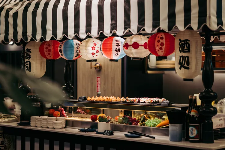 Cozzi Market逸．市集以海邊碼頭市集的概念，向來以演繹跨國飲食文化為挑戰，屢屢推出不同國家料理驚艷饕客。業者提供