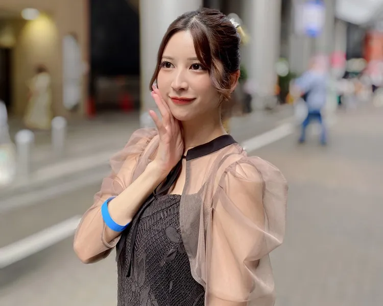 七森莉莉參加婚禮的穿搭獲得網友好評。翻攝自七森莉莉X社群