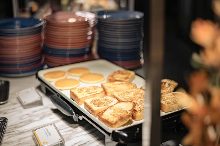 早餐可吃到現做法式土司等上百種餐點。台北喜來登提供