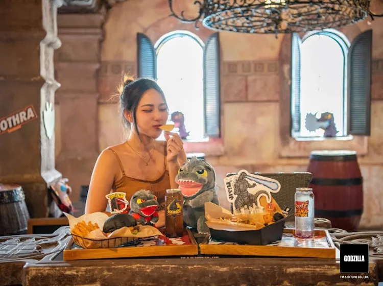主題餐廳能吃到全新限定哥吉拉餐飲。遠雄提供