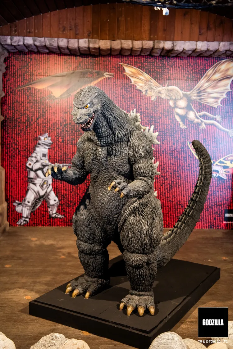 餐廳內有日本東寶公司授權2米高大型哥吉拉模型進駐。遠雄提供