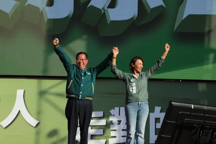 鄭文燦與邱議瑩。邱議瑩總部提供