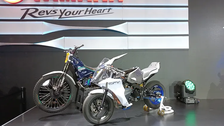 Yamaha也順勢將兩款最新電動概念車「TY-E 2.1」與「E-FV」運抵會場讓車迷朝聖。林浩昇攝