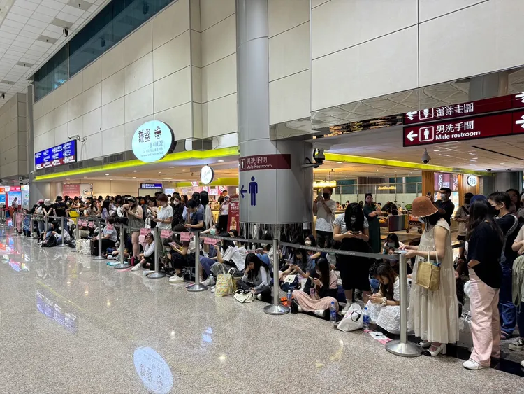 金秀賢睽違9年來台，吸引近700名粉絲接機。特勤中心攝